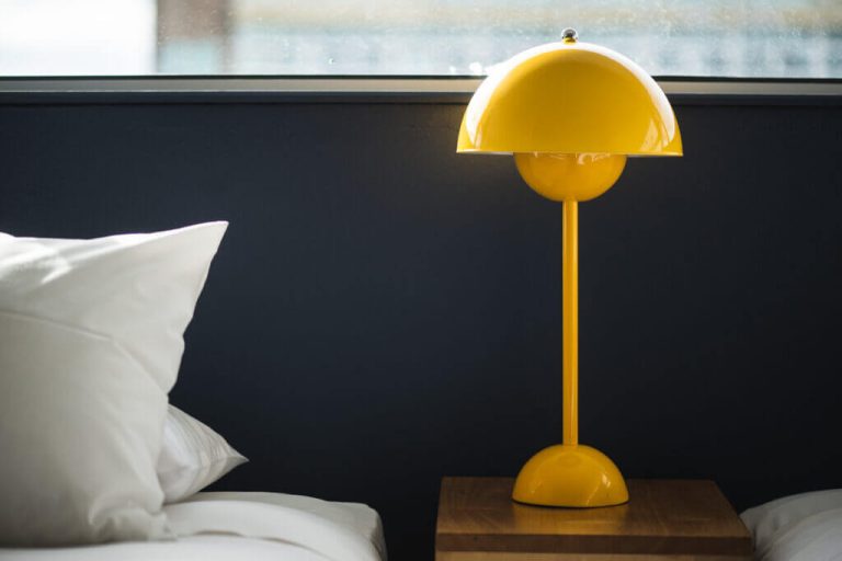 standard-twin-room-lamp